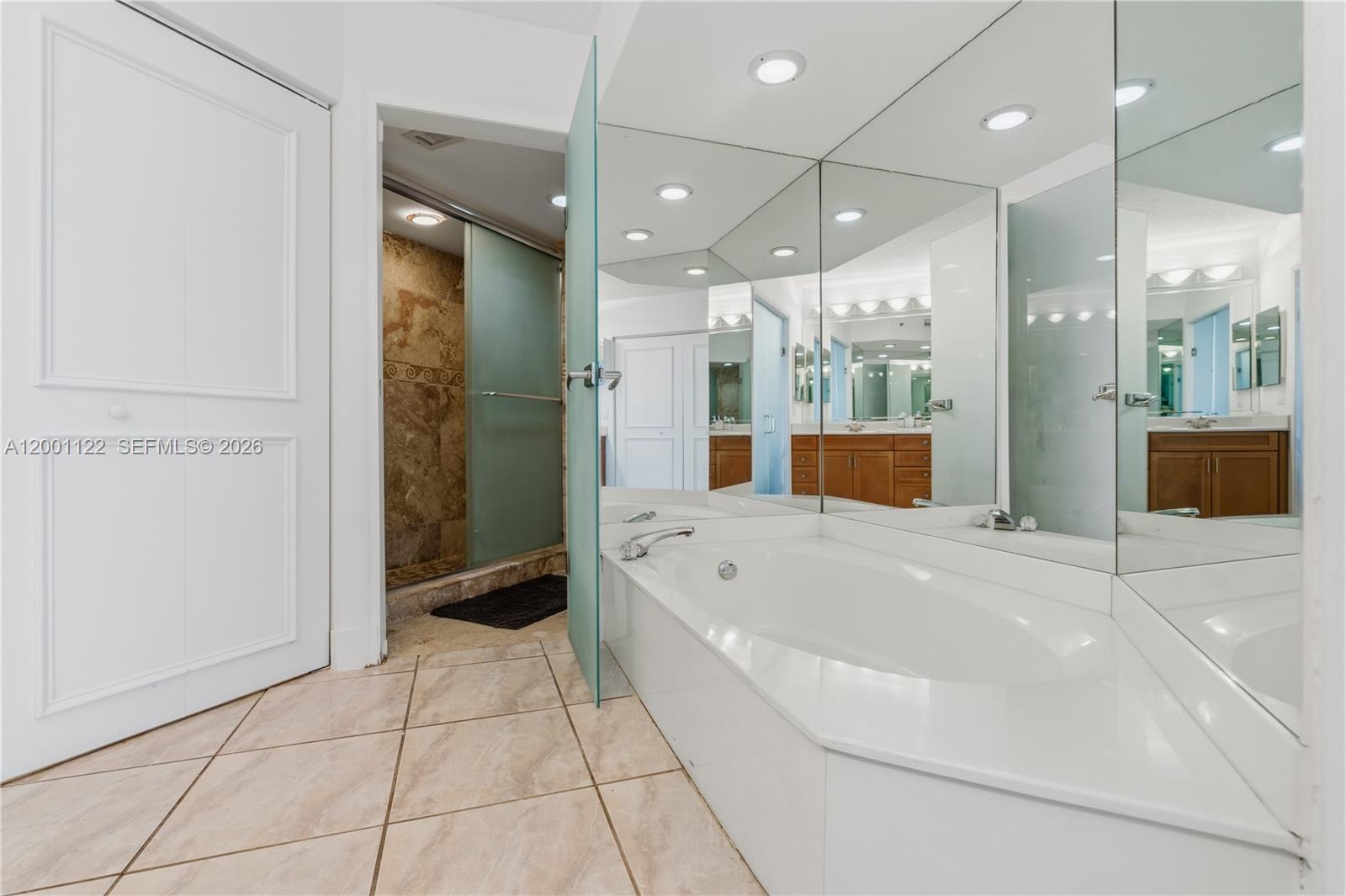 3600 Mystic Pointe Drive
