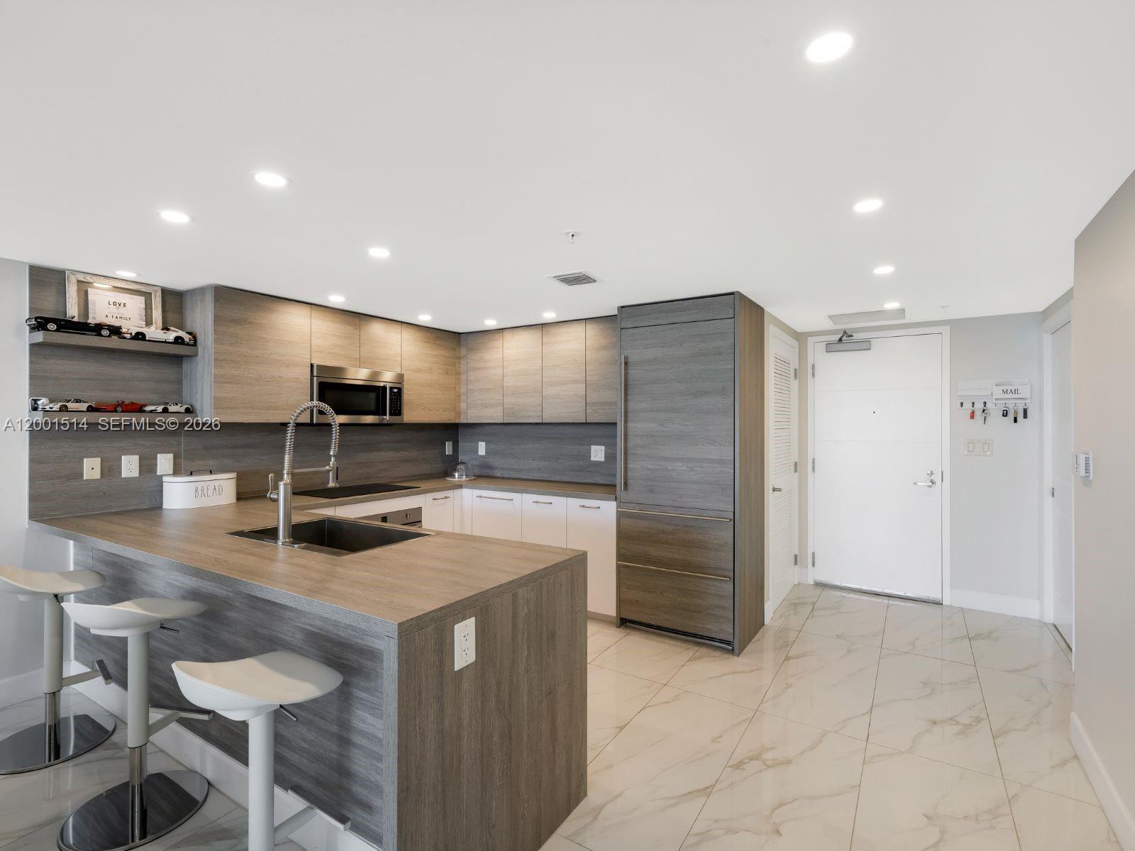 400 Sunny Isles Boulevard
