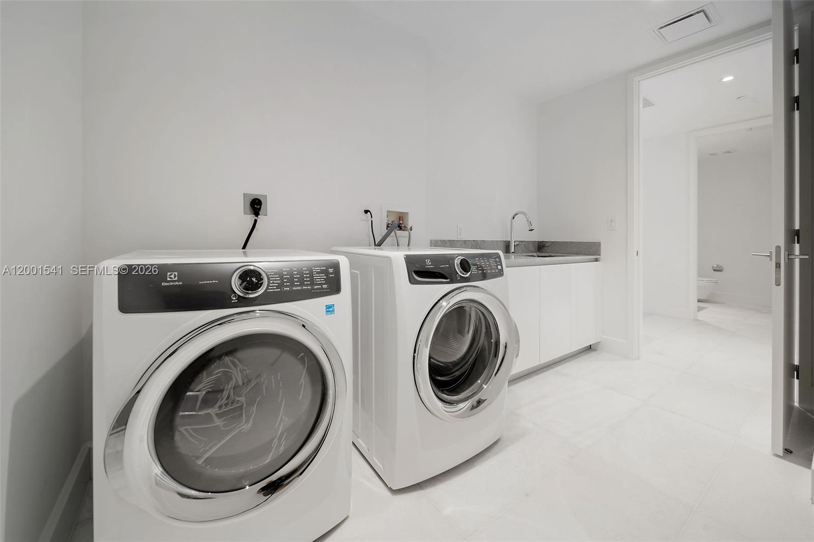 700 NE 26 Terrace