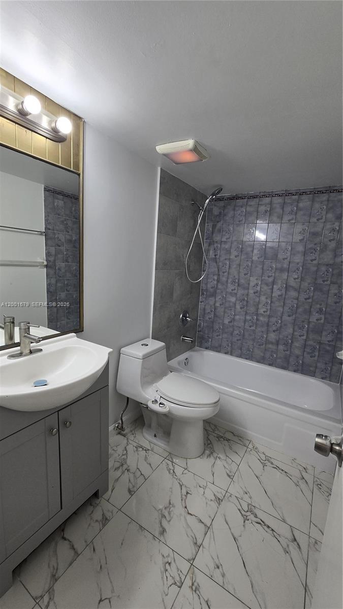 2605 W 67th Place