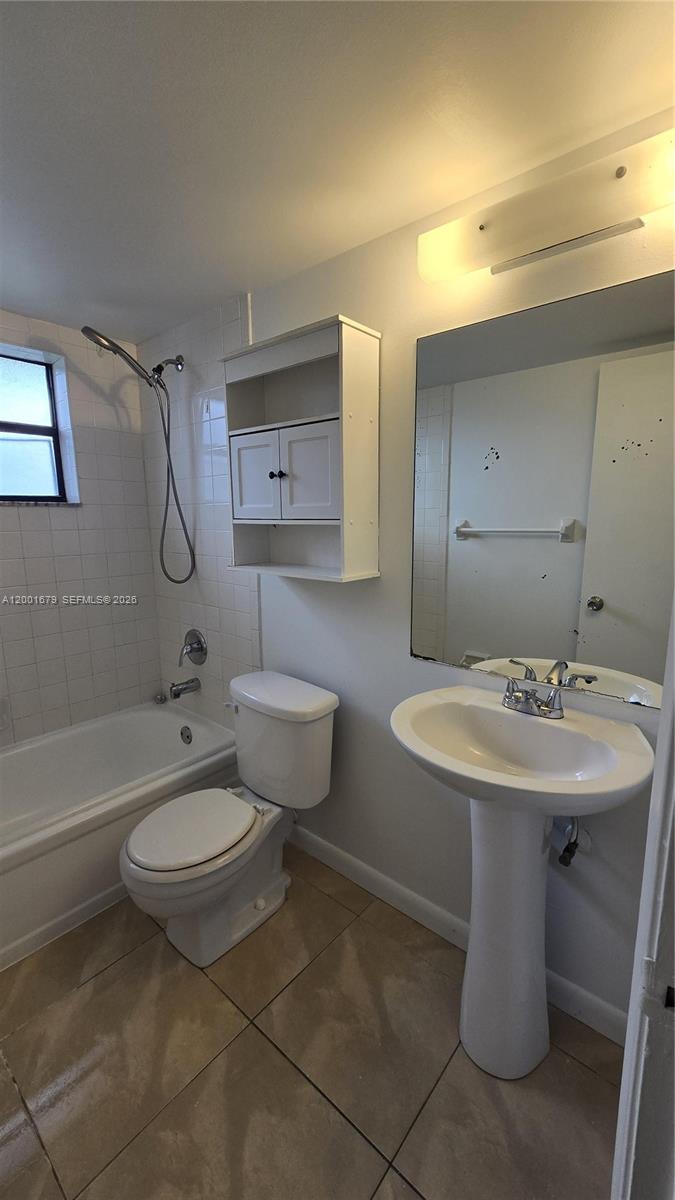 2605 W 67th Place