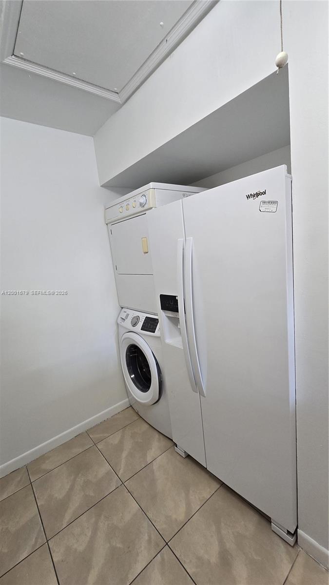 2605 W 67th Place