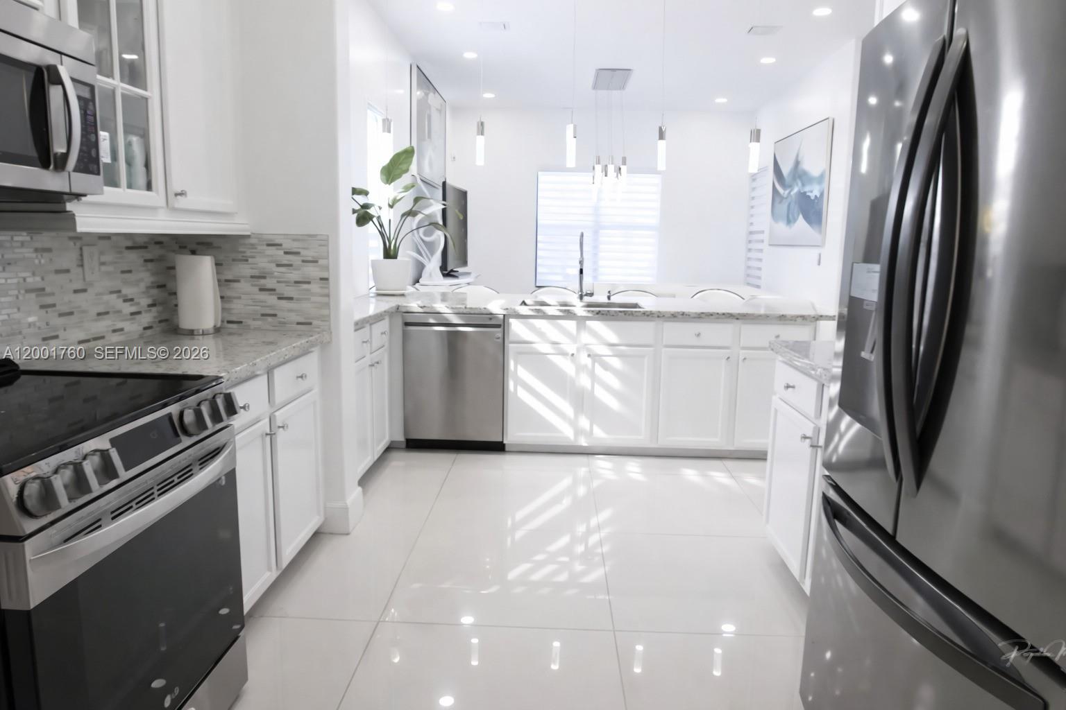 8537 NW 39th Court