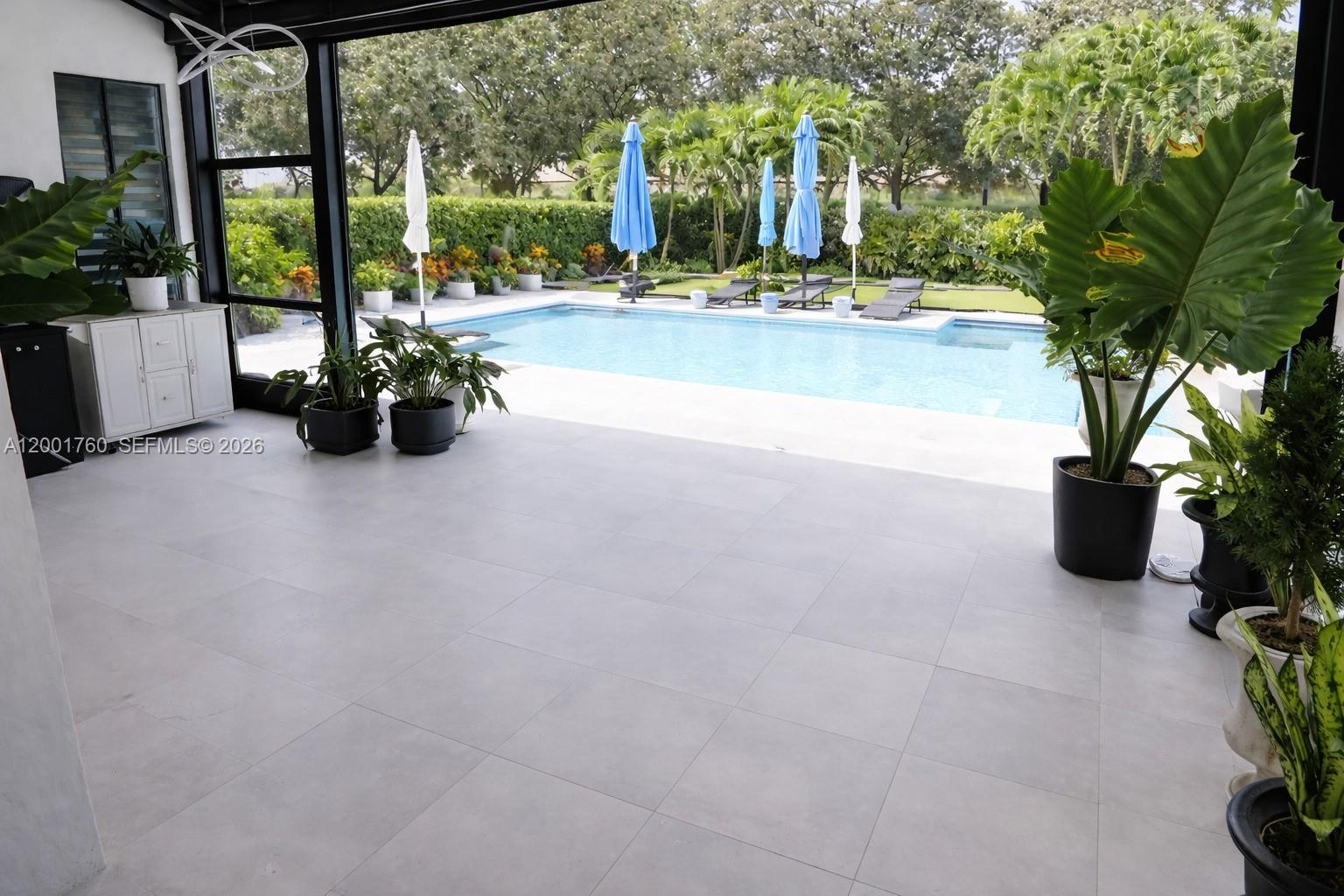 8537 NW 39th Court