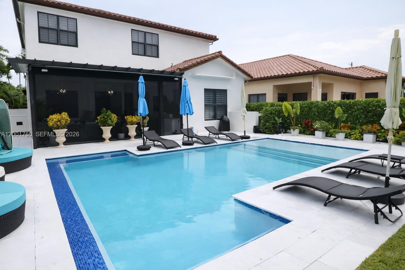 8537 NW 39th Court