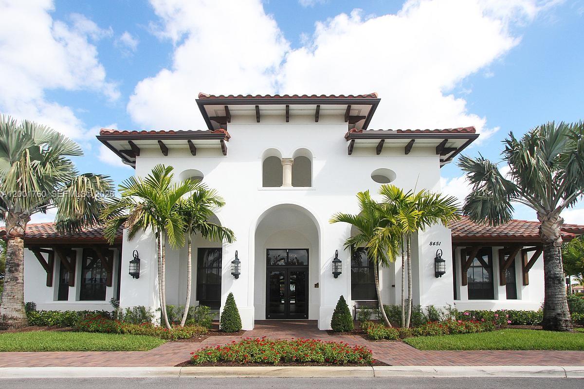 8537 NW 39th Court