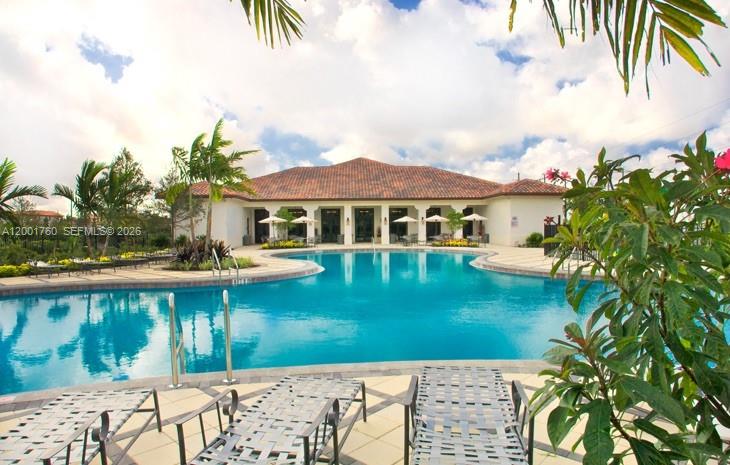 8537 NW 39th Court