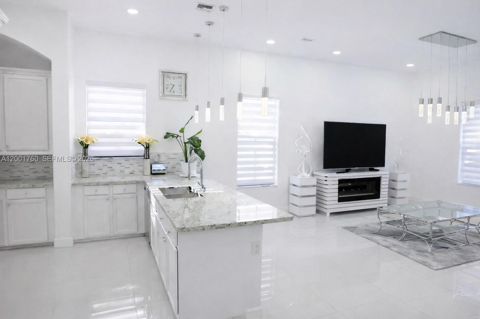 8537 NW 39th Court