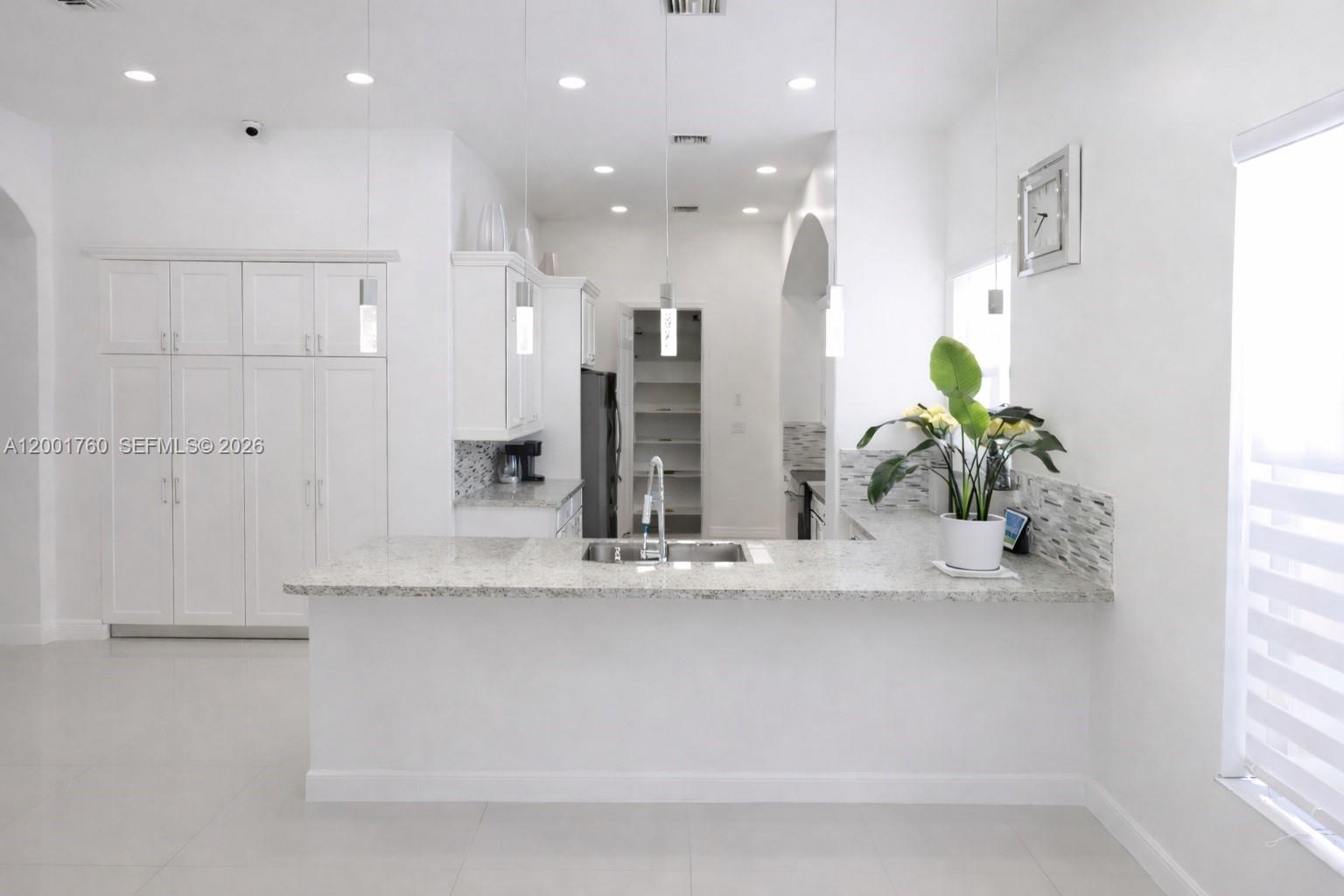 8537 NW 39th Court
