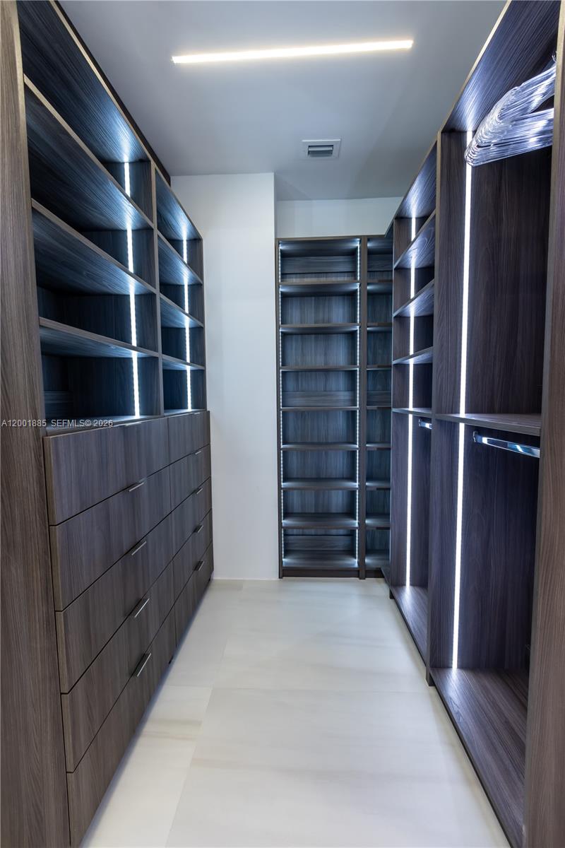 3600 Mystic Pointe Drive