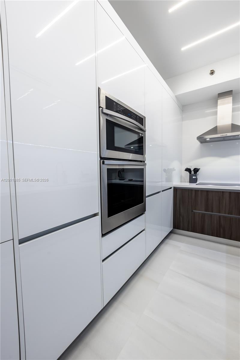 3600 Mystic Pointe Drive
