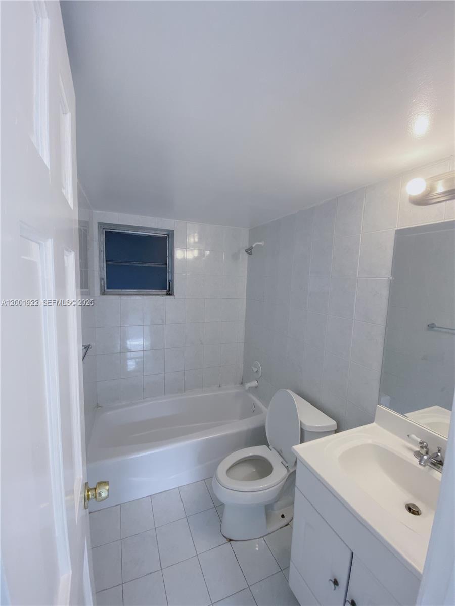 870 NW 87th Avenue
