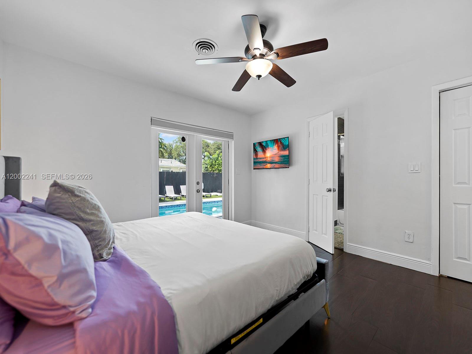 560 NE 161st Street