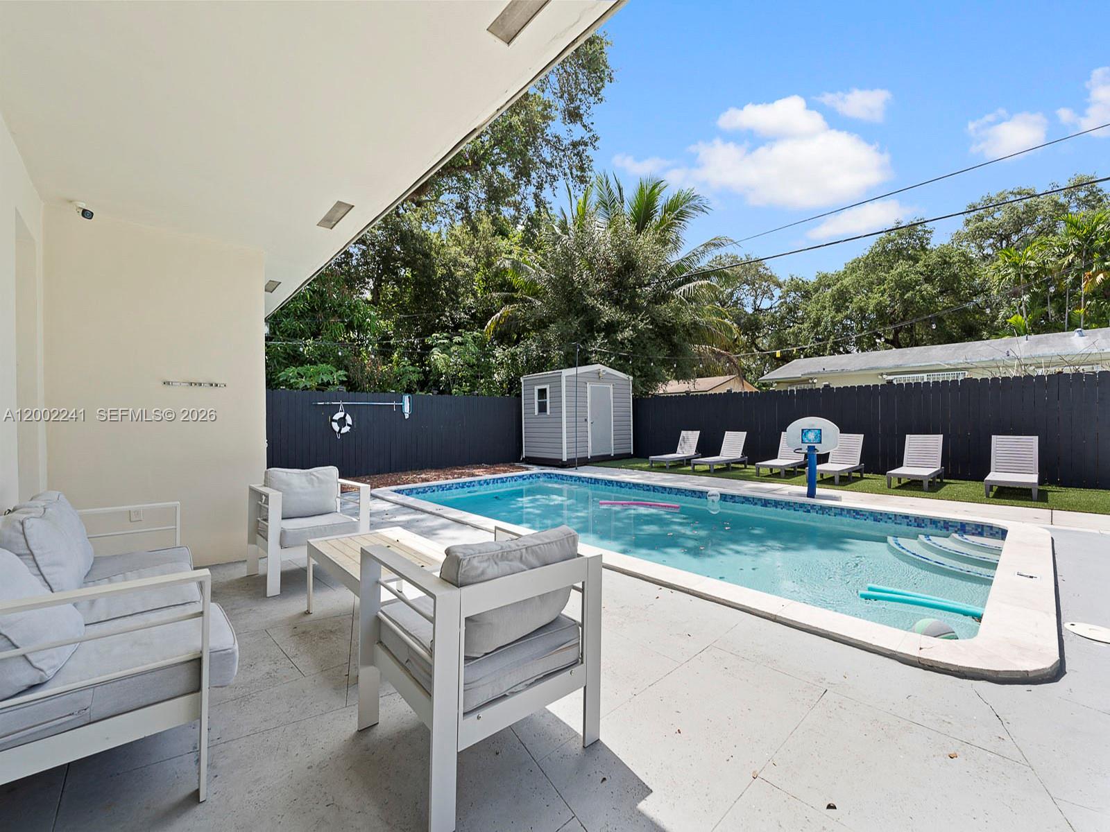 560 NE 161st Street