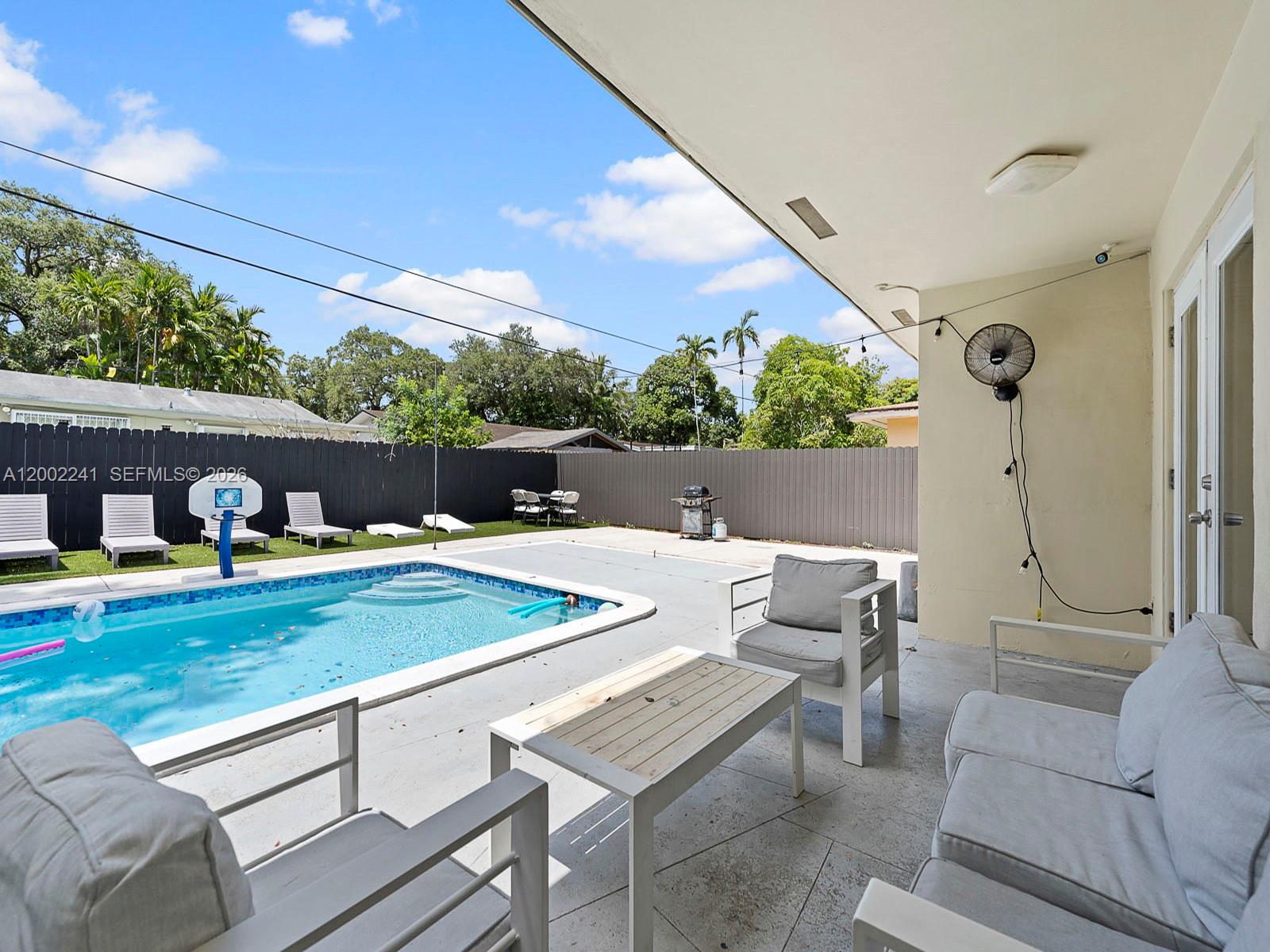 560 NE 161st Street