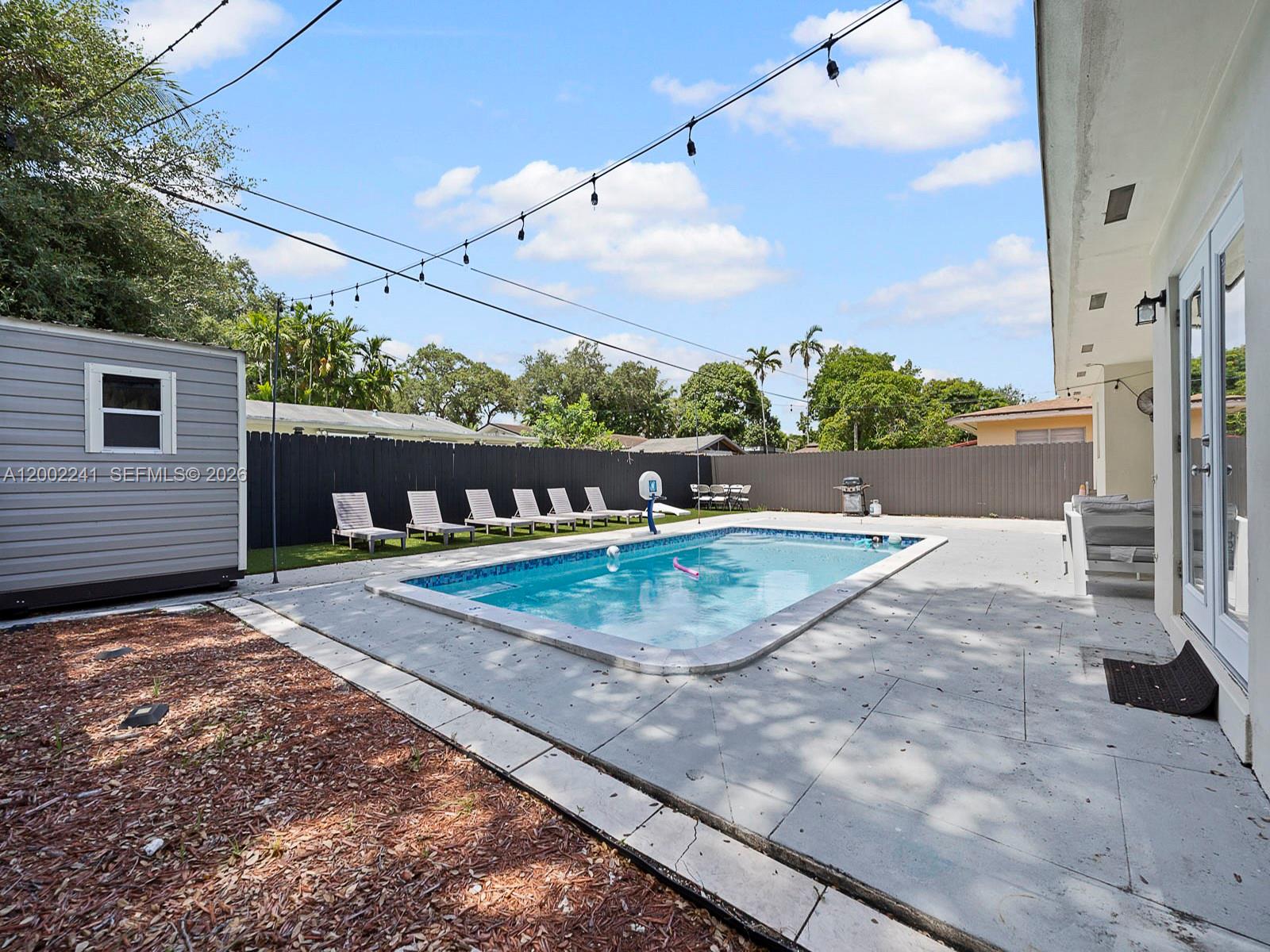560 NE 161st Street