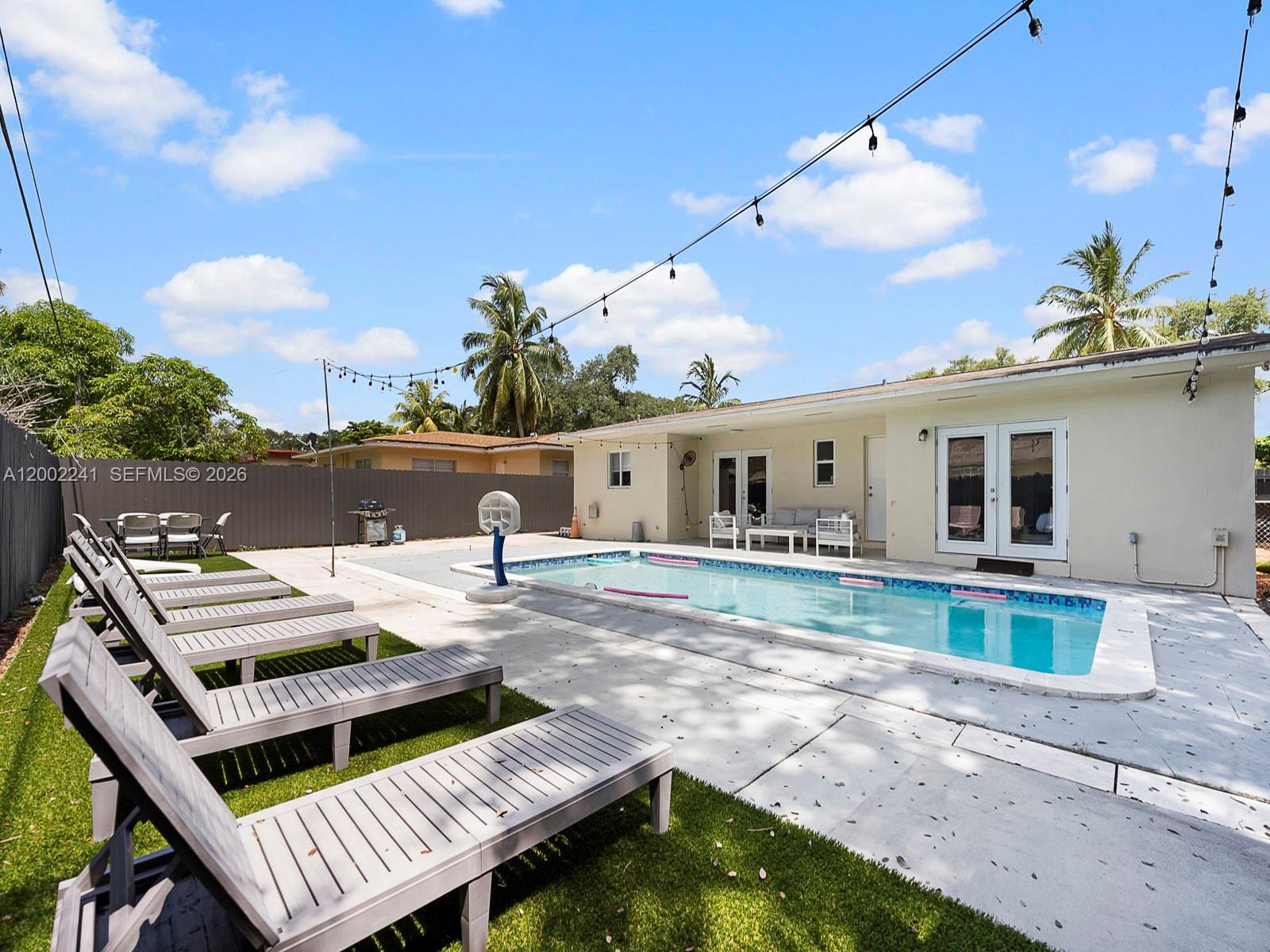 560 NE 161st Street