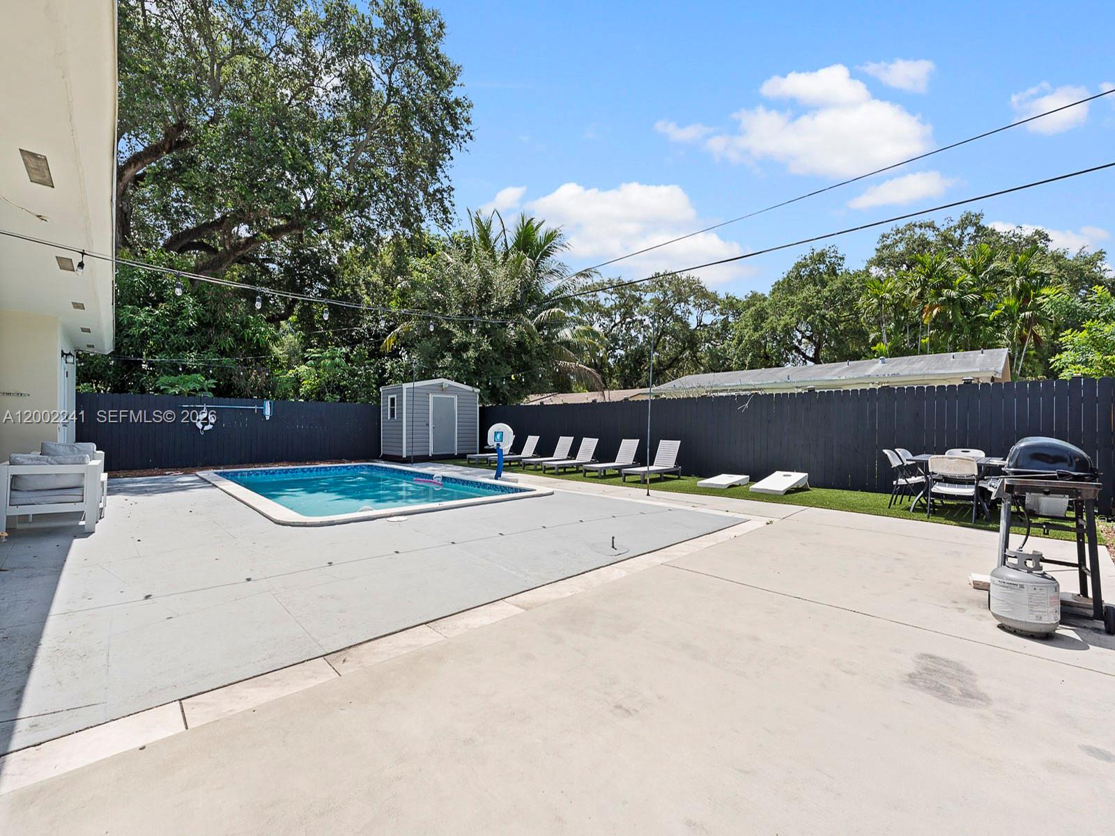 560 NE 161st Street
