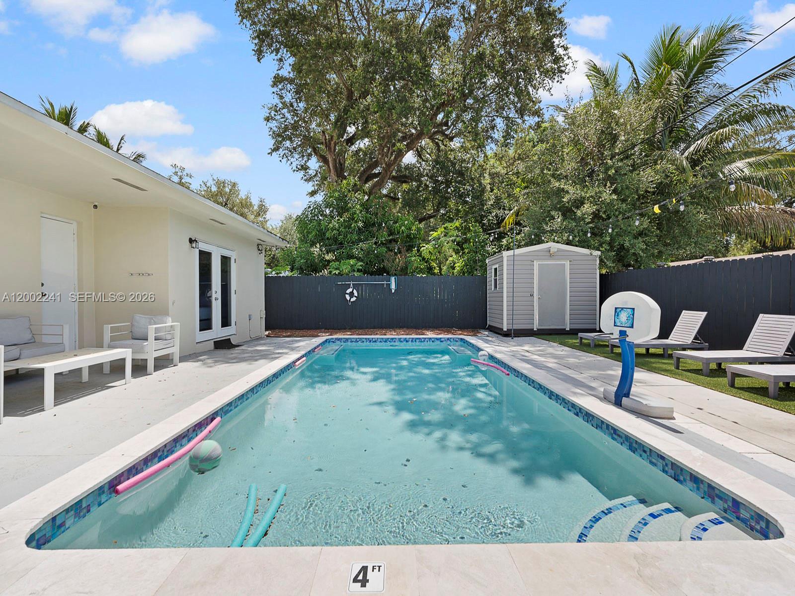 560 NE 161st Street