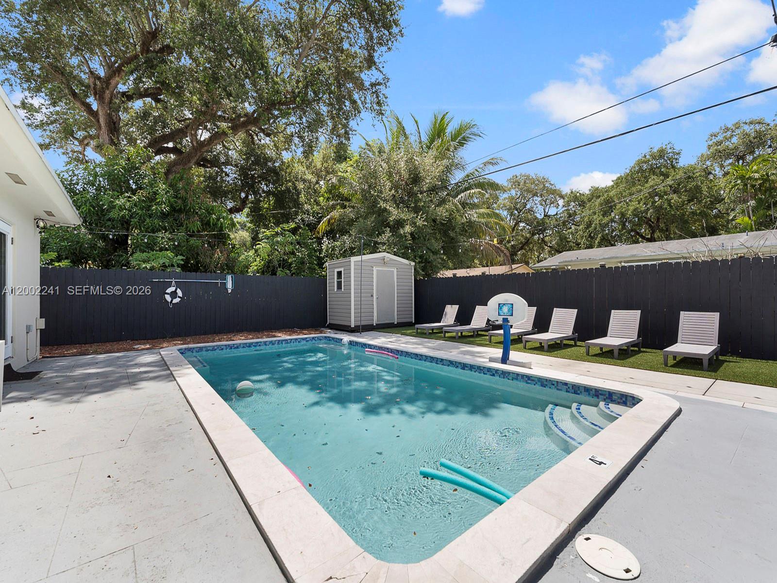 560 NE 161st Street