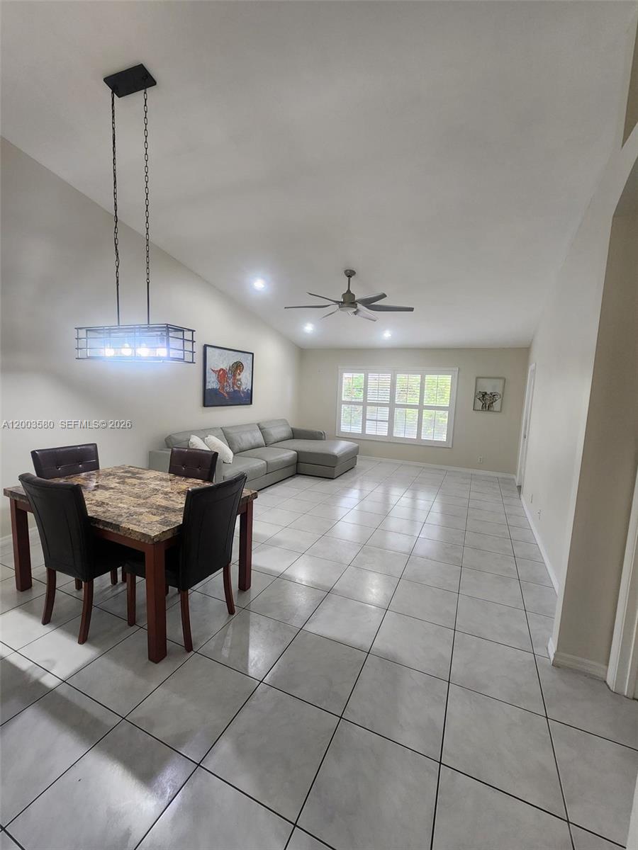 6053 Heliconia Road