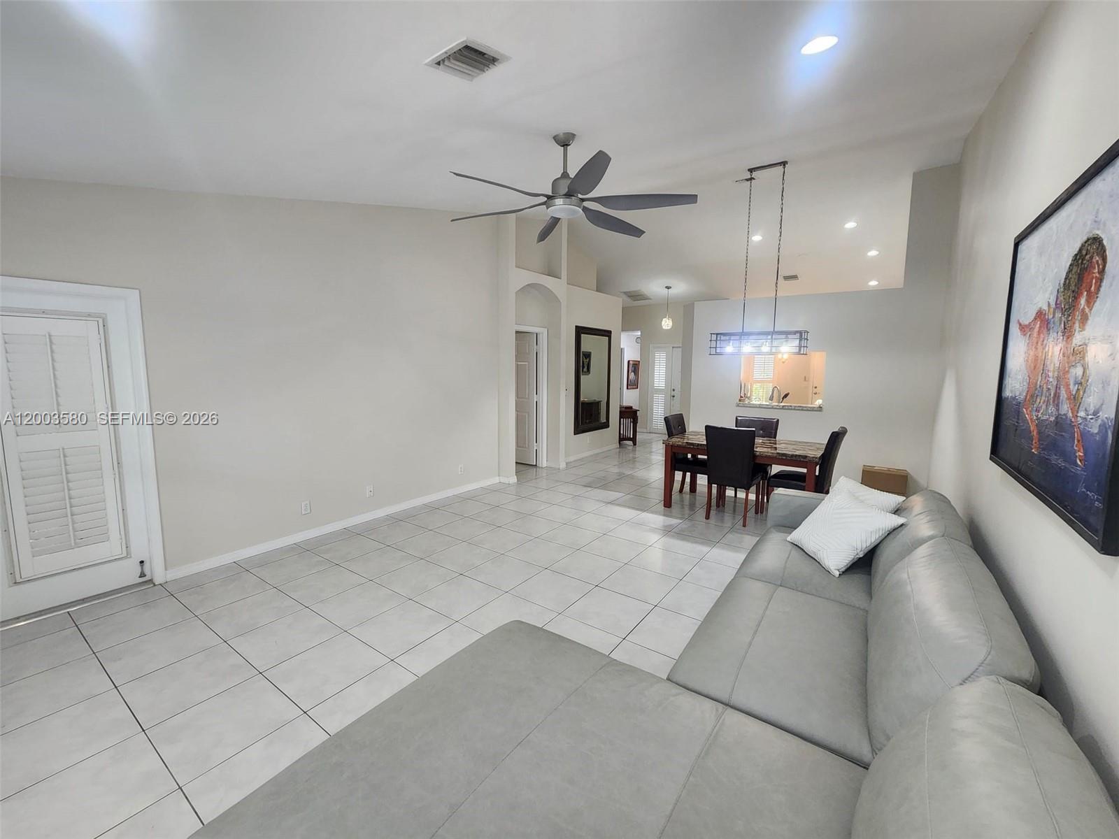 6053 Heliconia Road