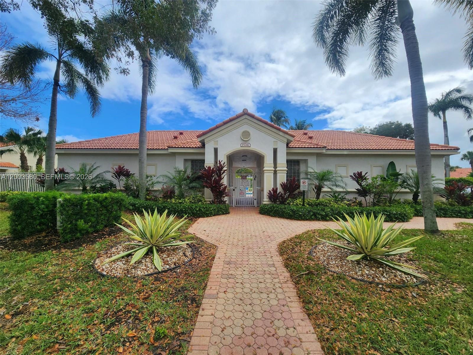 6053 Heliconia Road