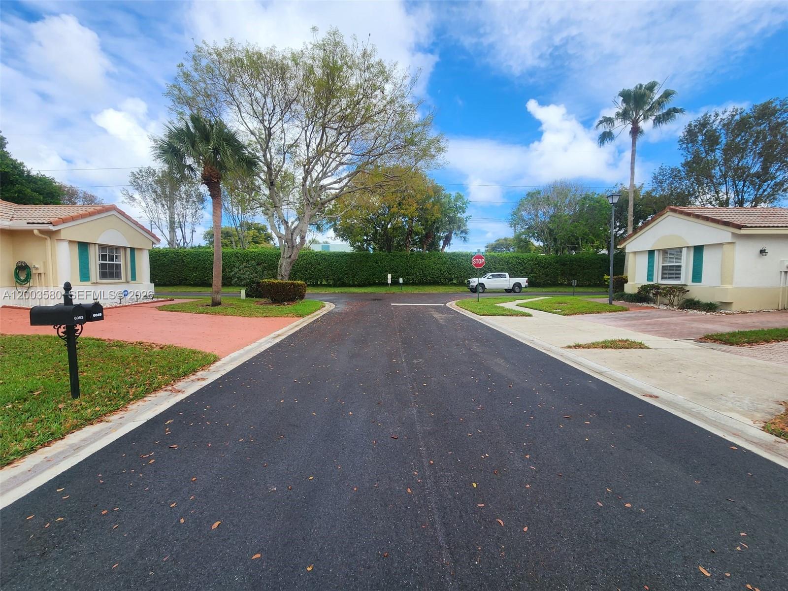6053 Heliconia Road