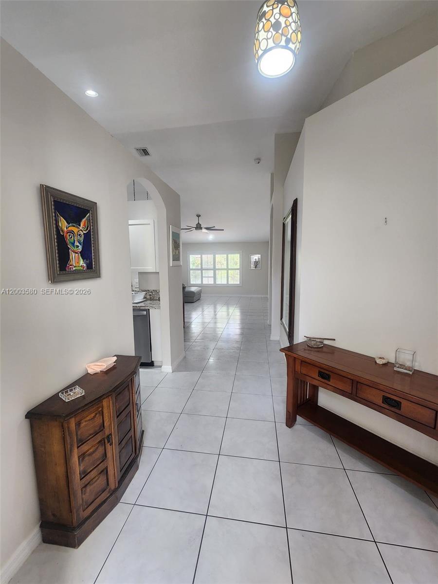 6053 Heliconia Road