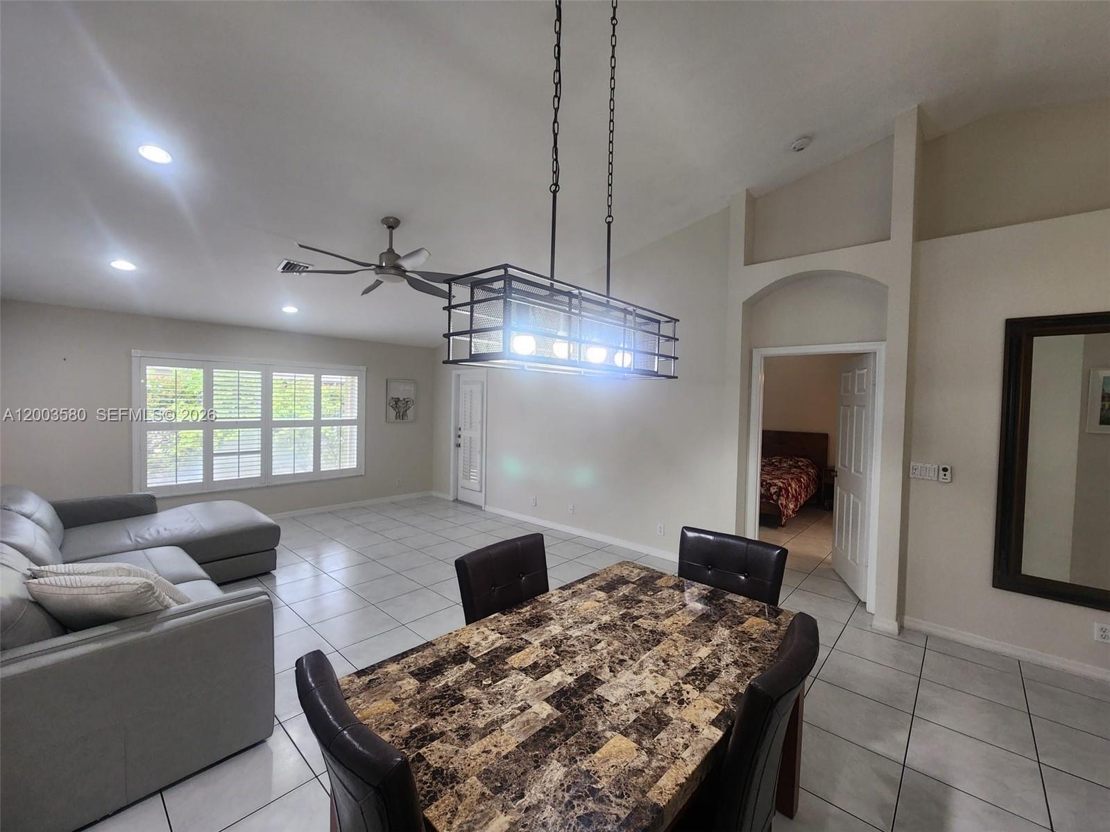 6053 Heliconia Road