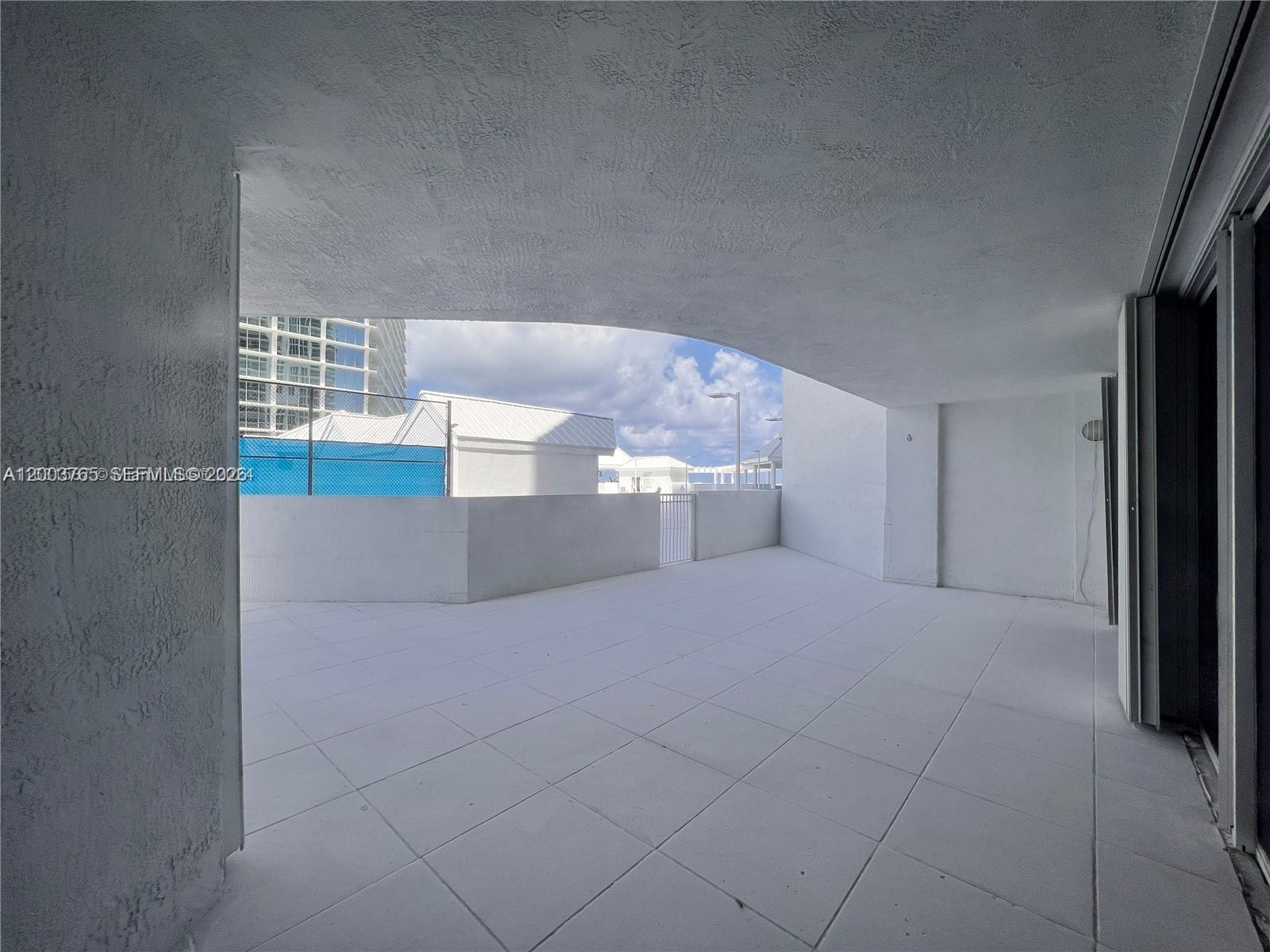 16711 Collins Avenue