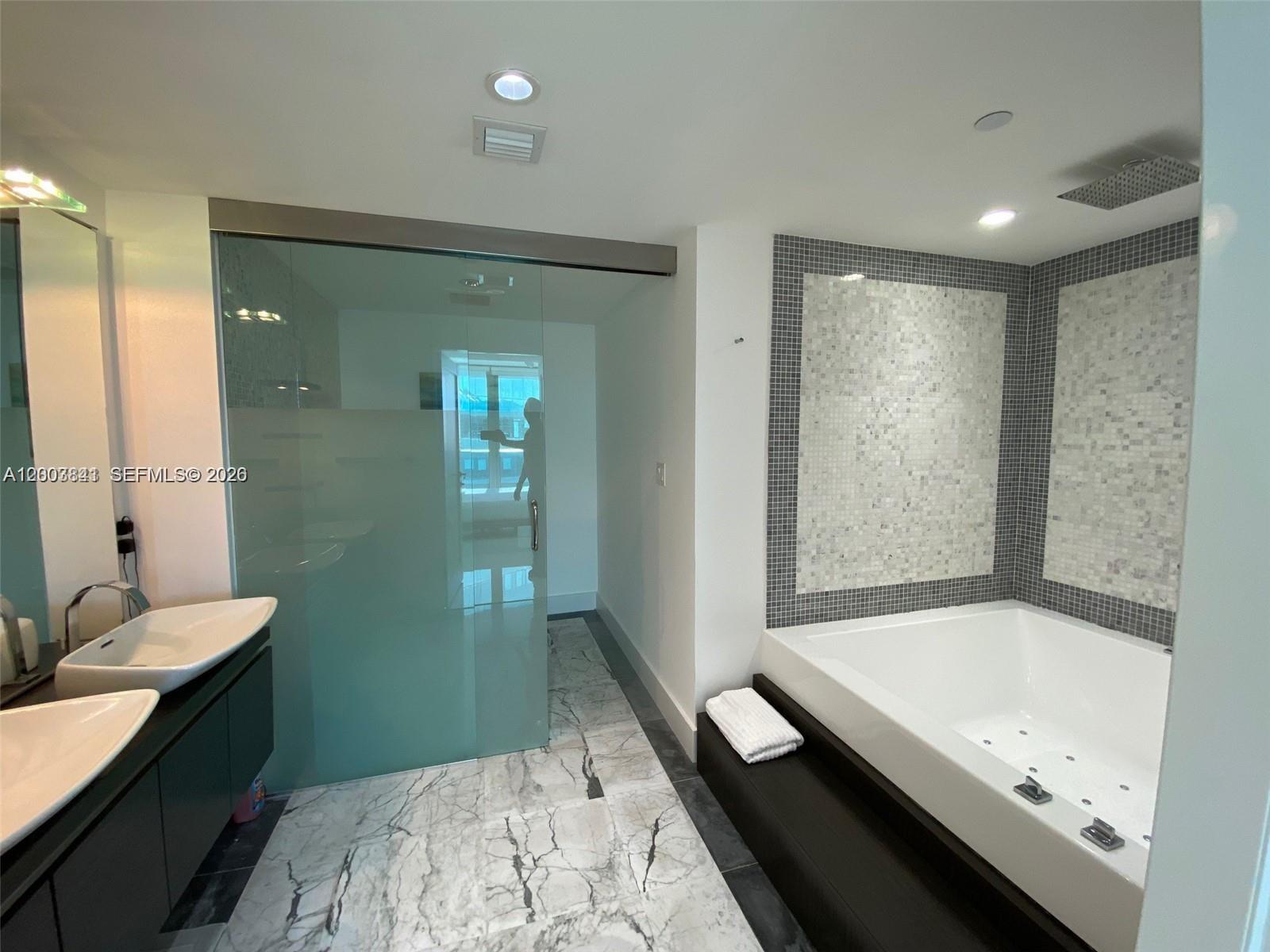 200 Biscayne Boulevard Way