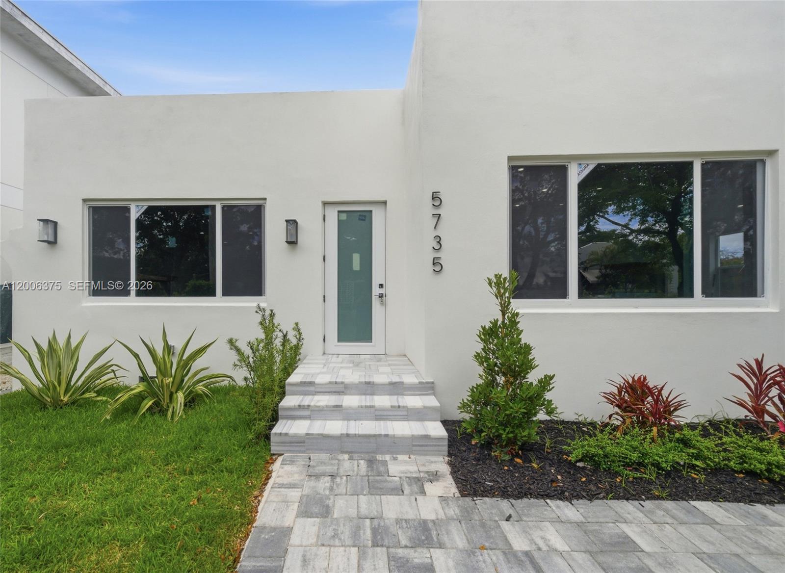 5735 SW 12th Street