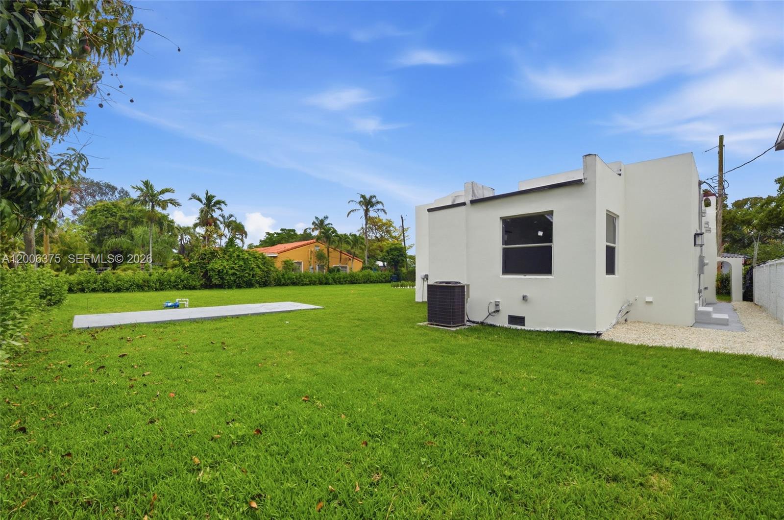 5735 SW 12th Street