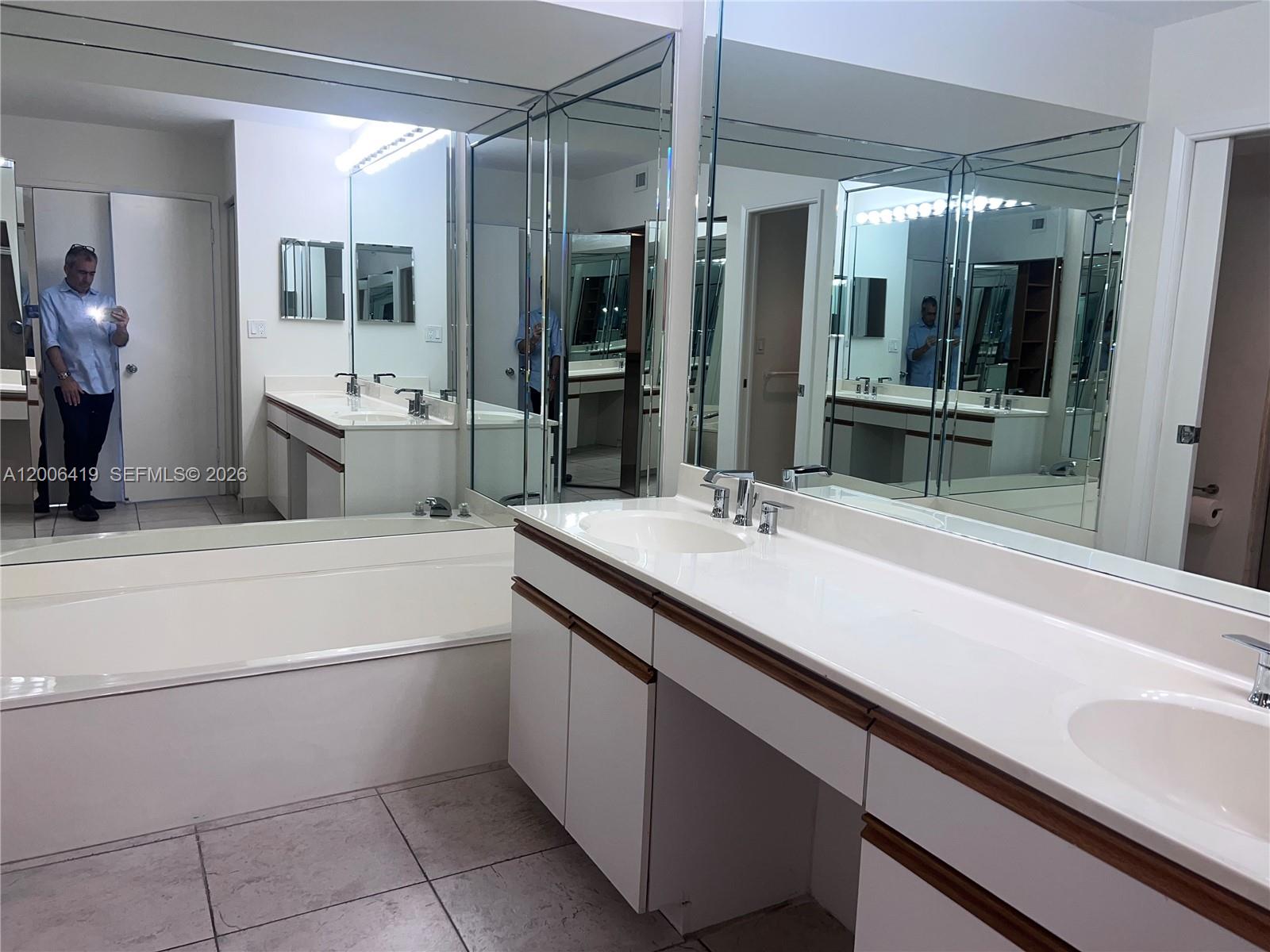 3600 Mystic Pointe Drive