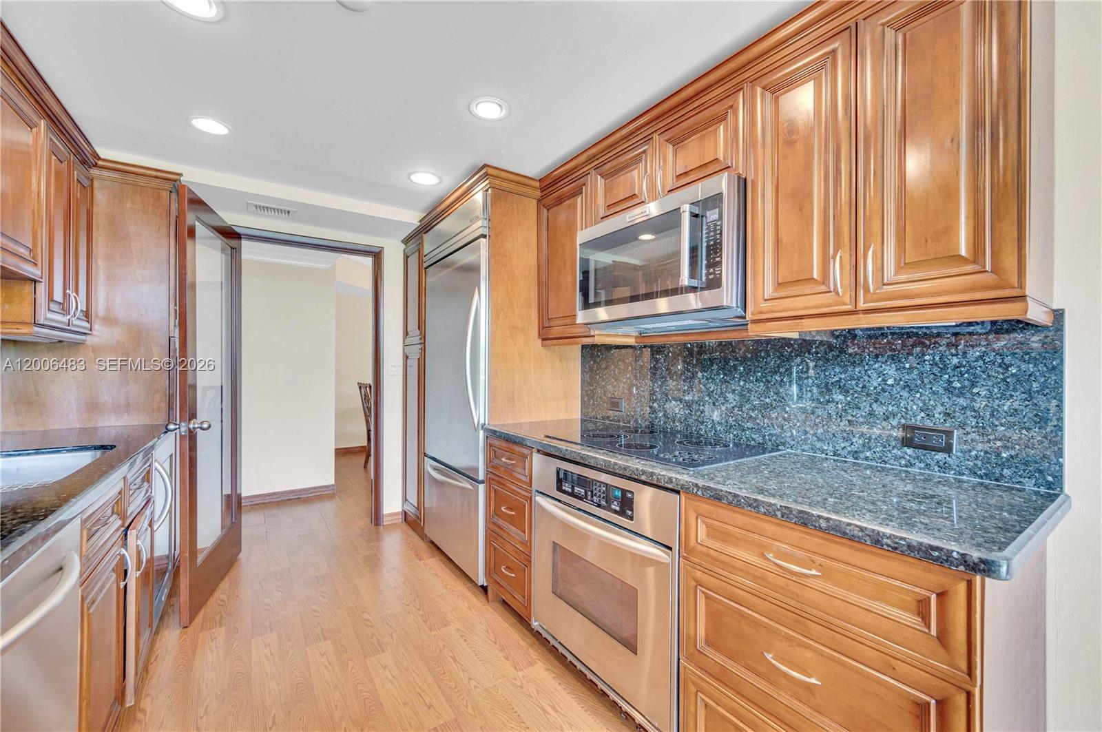 2800 Island Boulevard