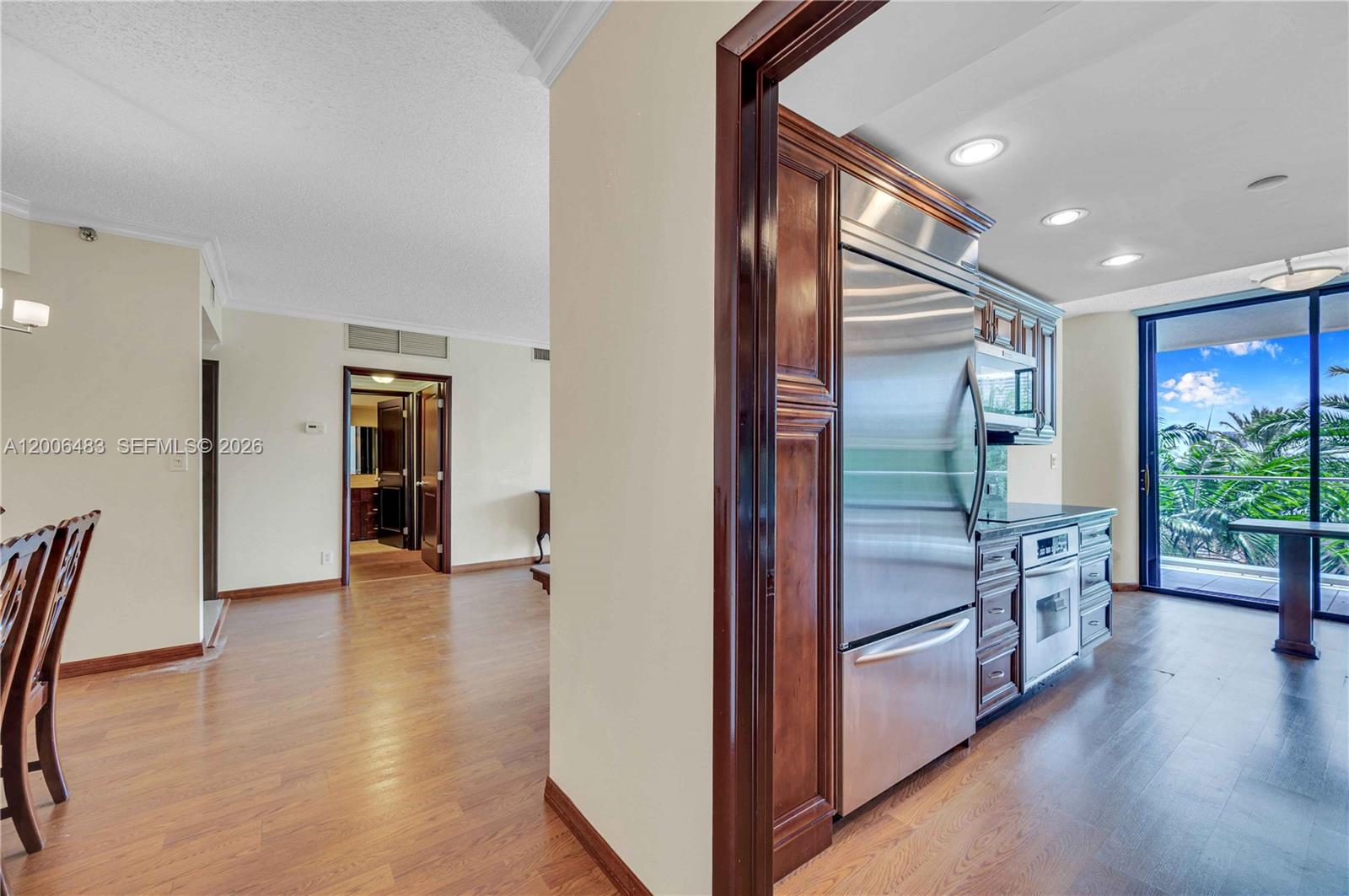 2800 Island Boulevard