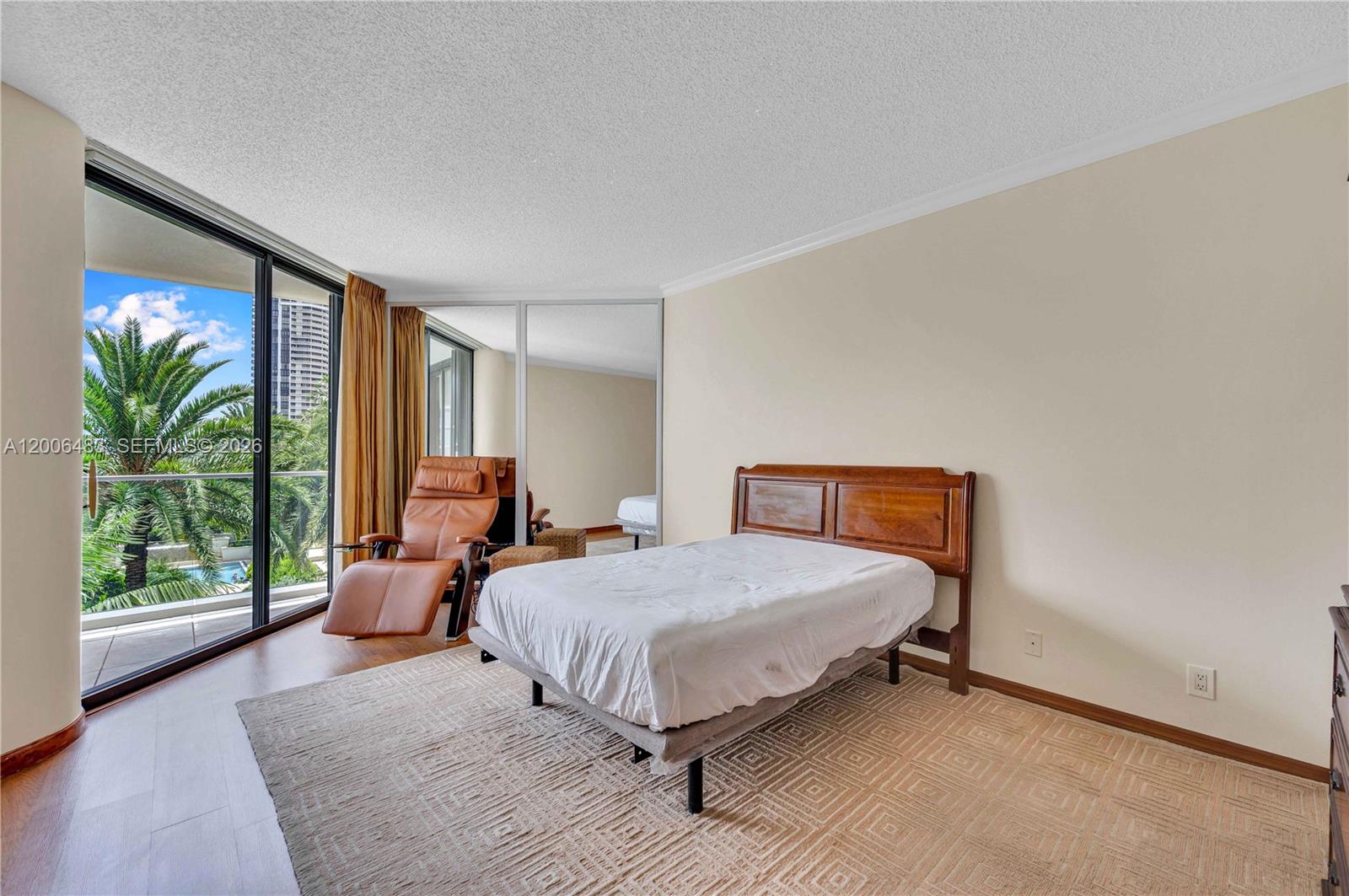2800 Island Boulevard