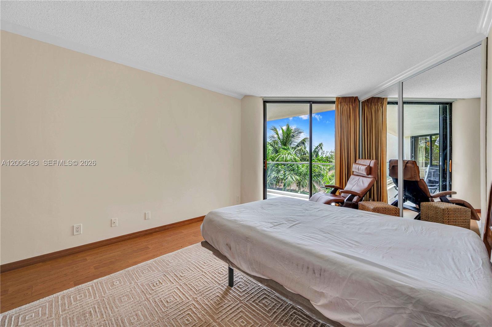 2800 Island Boulevard
