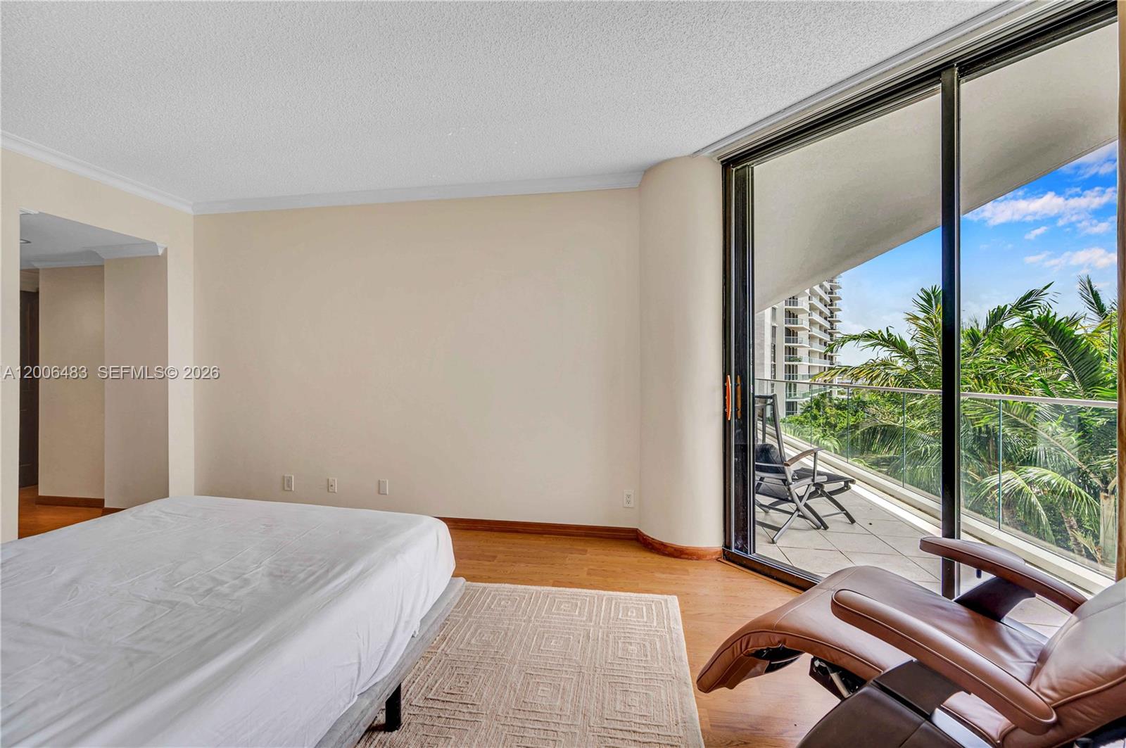 2800 Island Boulevard