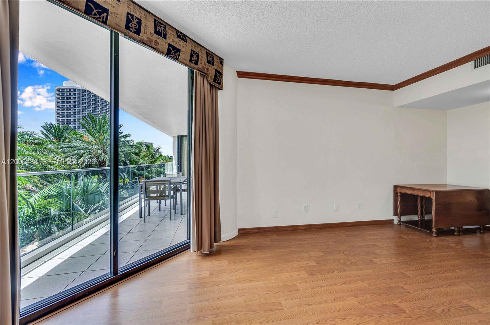 2800 Island Boulevard