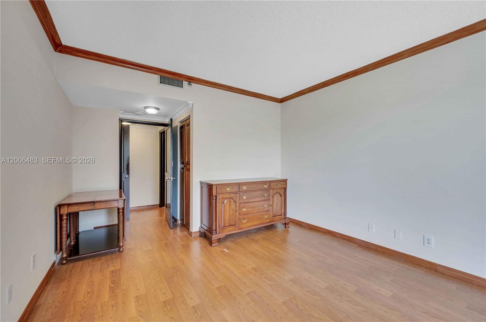 2800 Island Boulevard