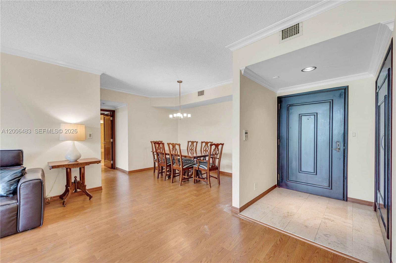 2800 Island Boulevard
