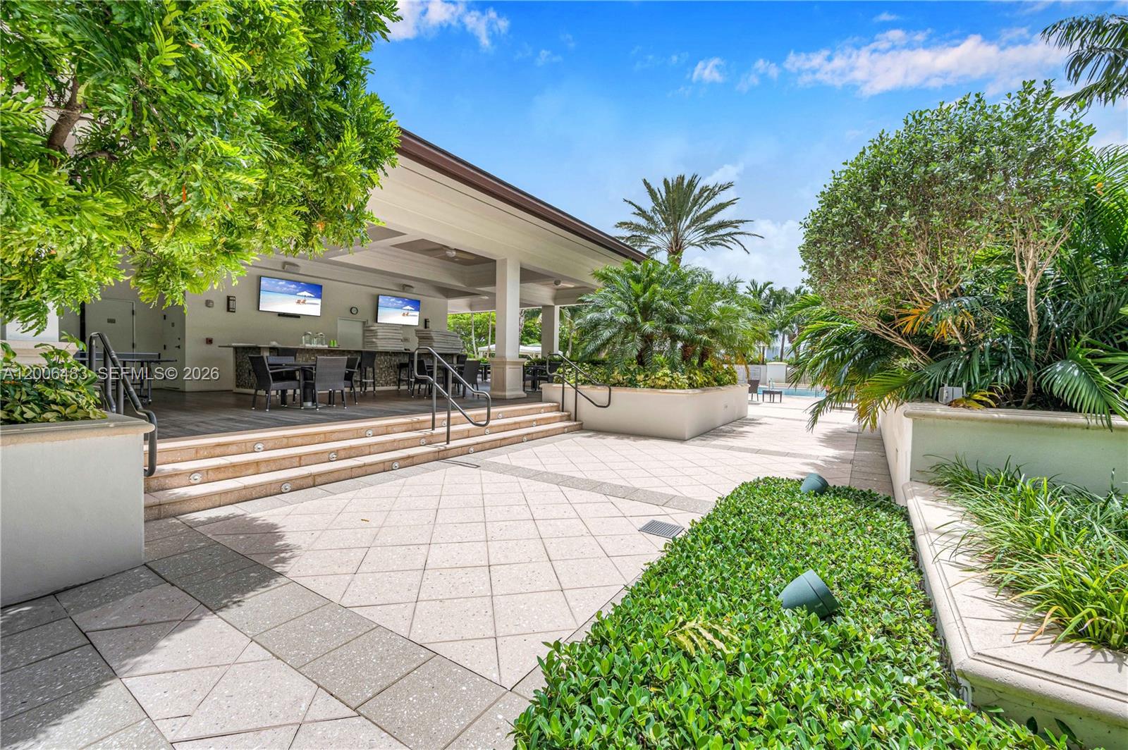 2800 Island Boulevard