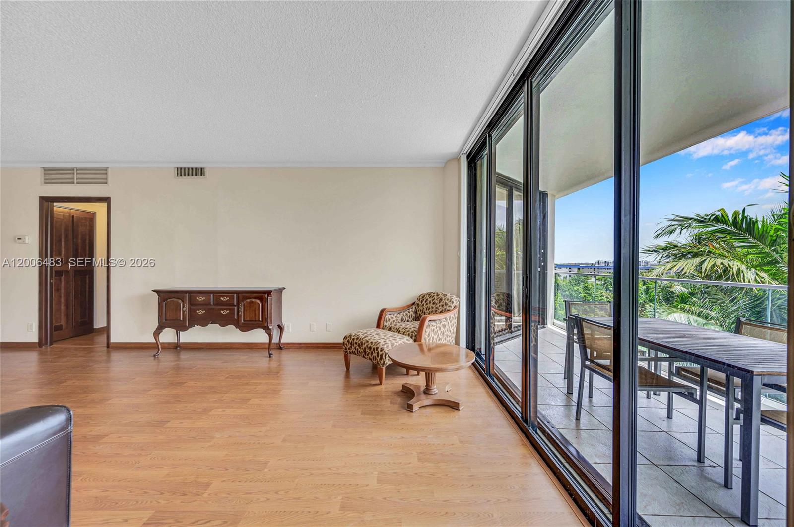 2800 Island Boulevard