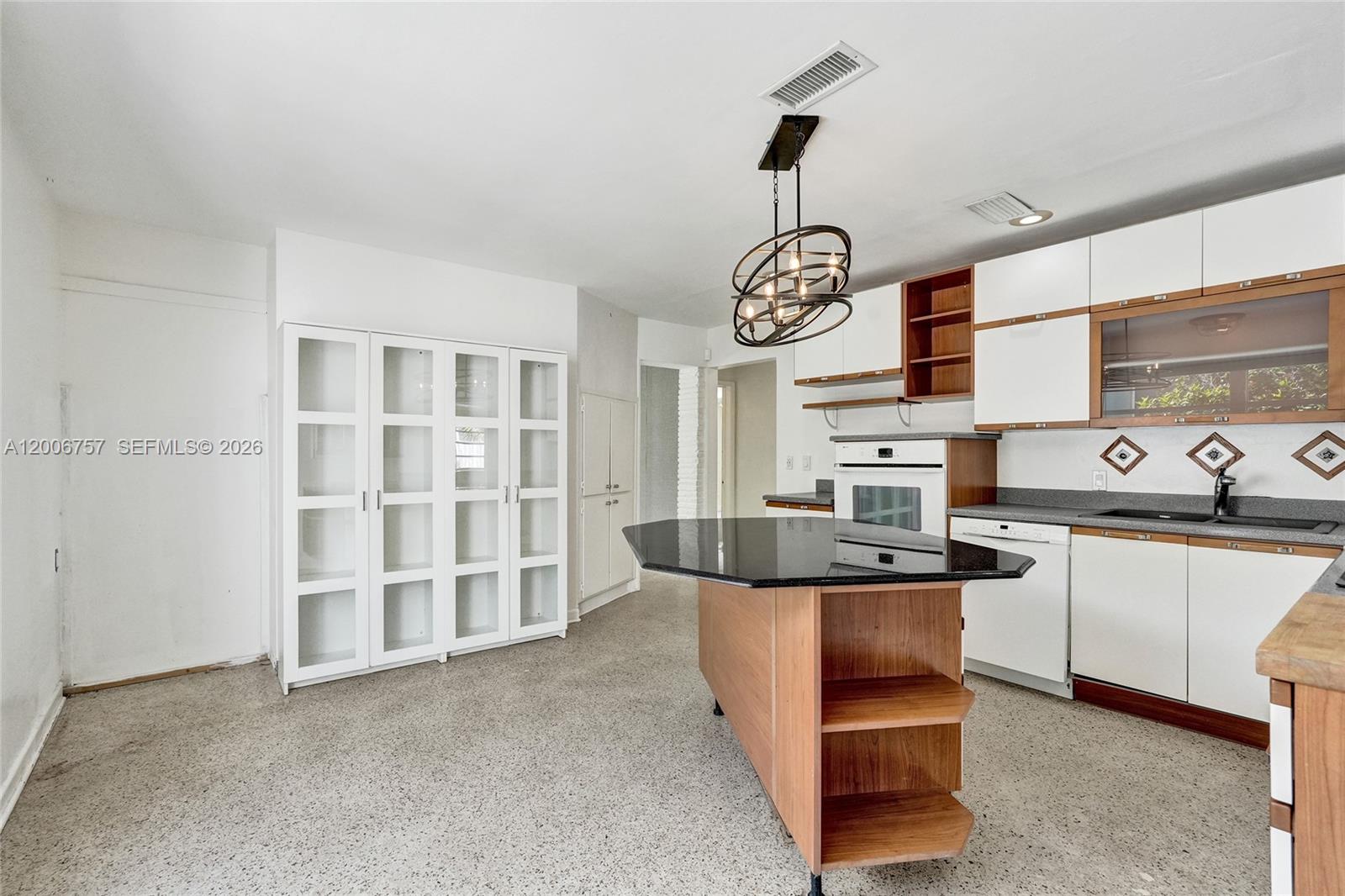 1421 S Palmway