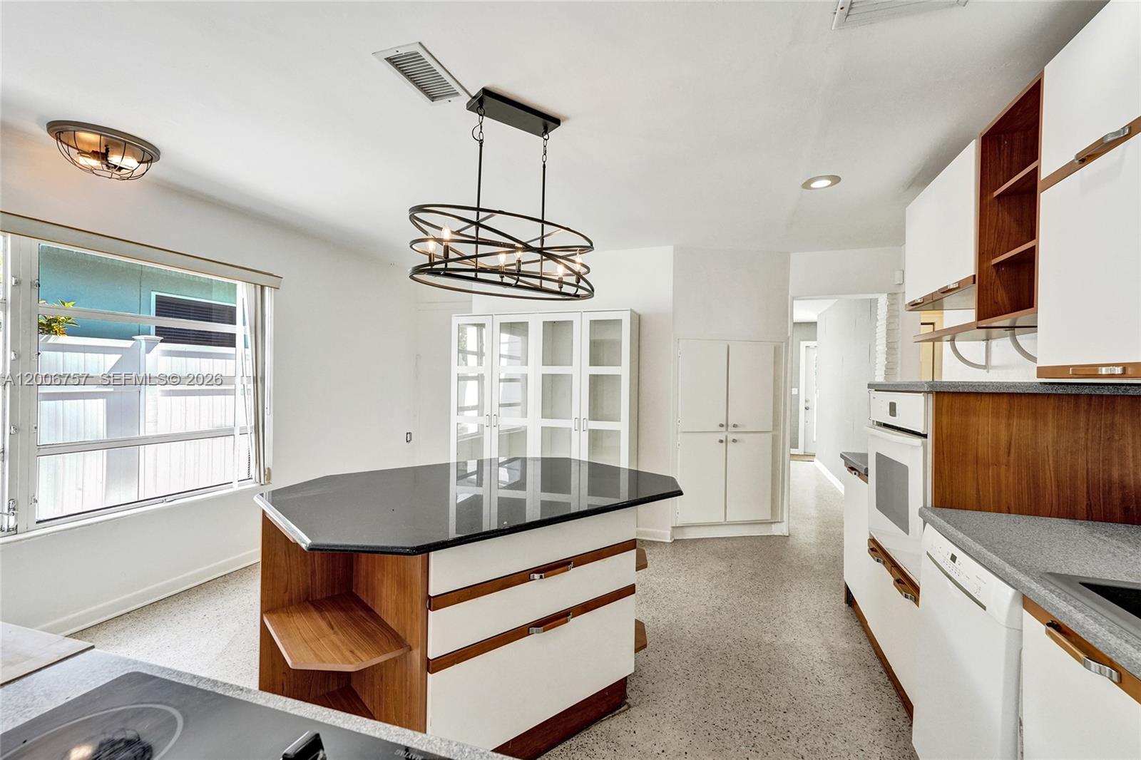 1421 S Palmway