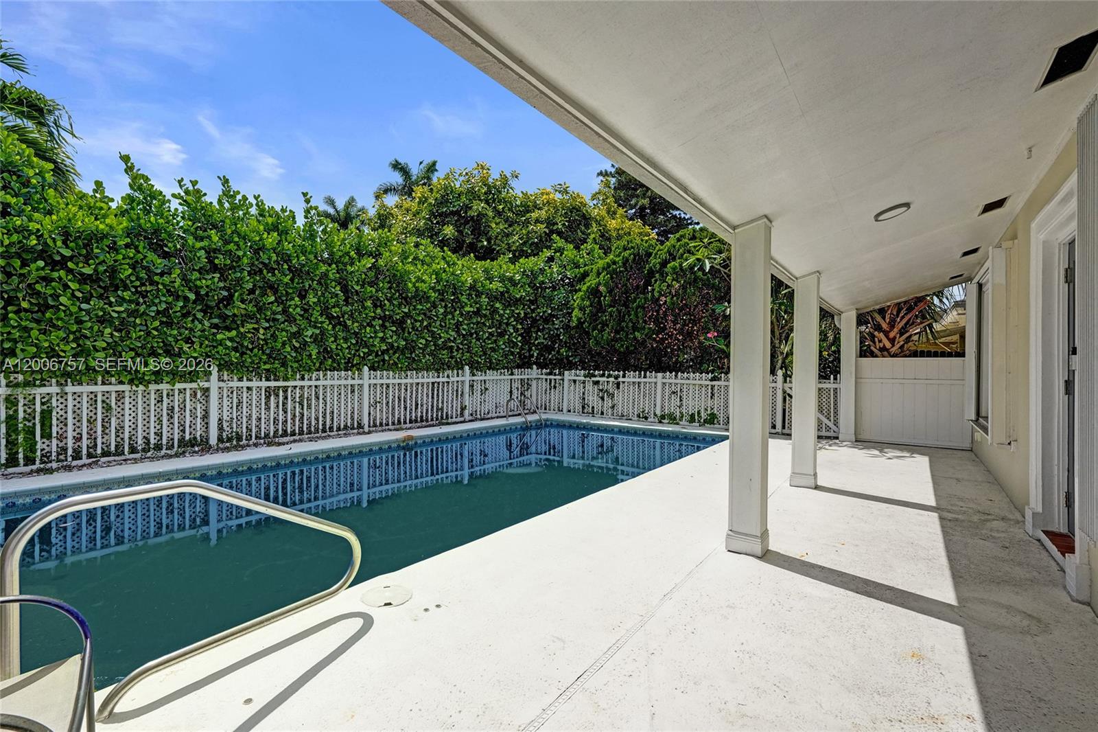 1421 S Palmway