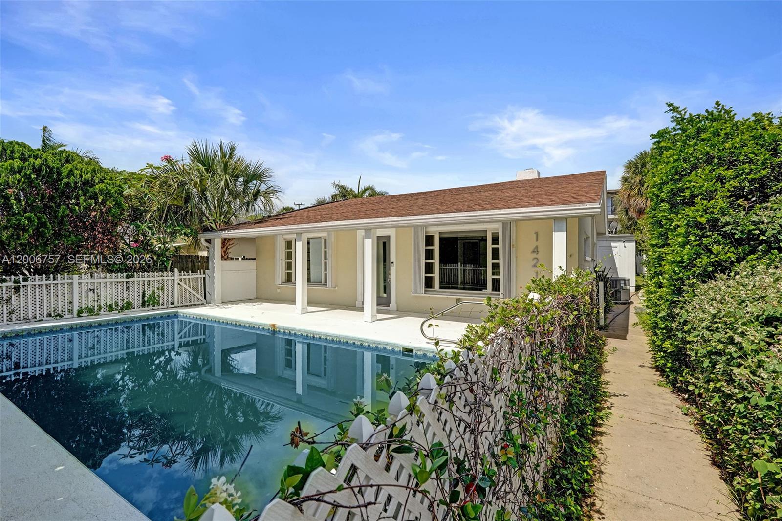 1421 S Palmway