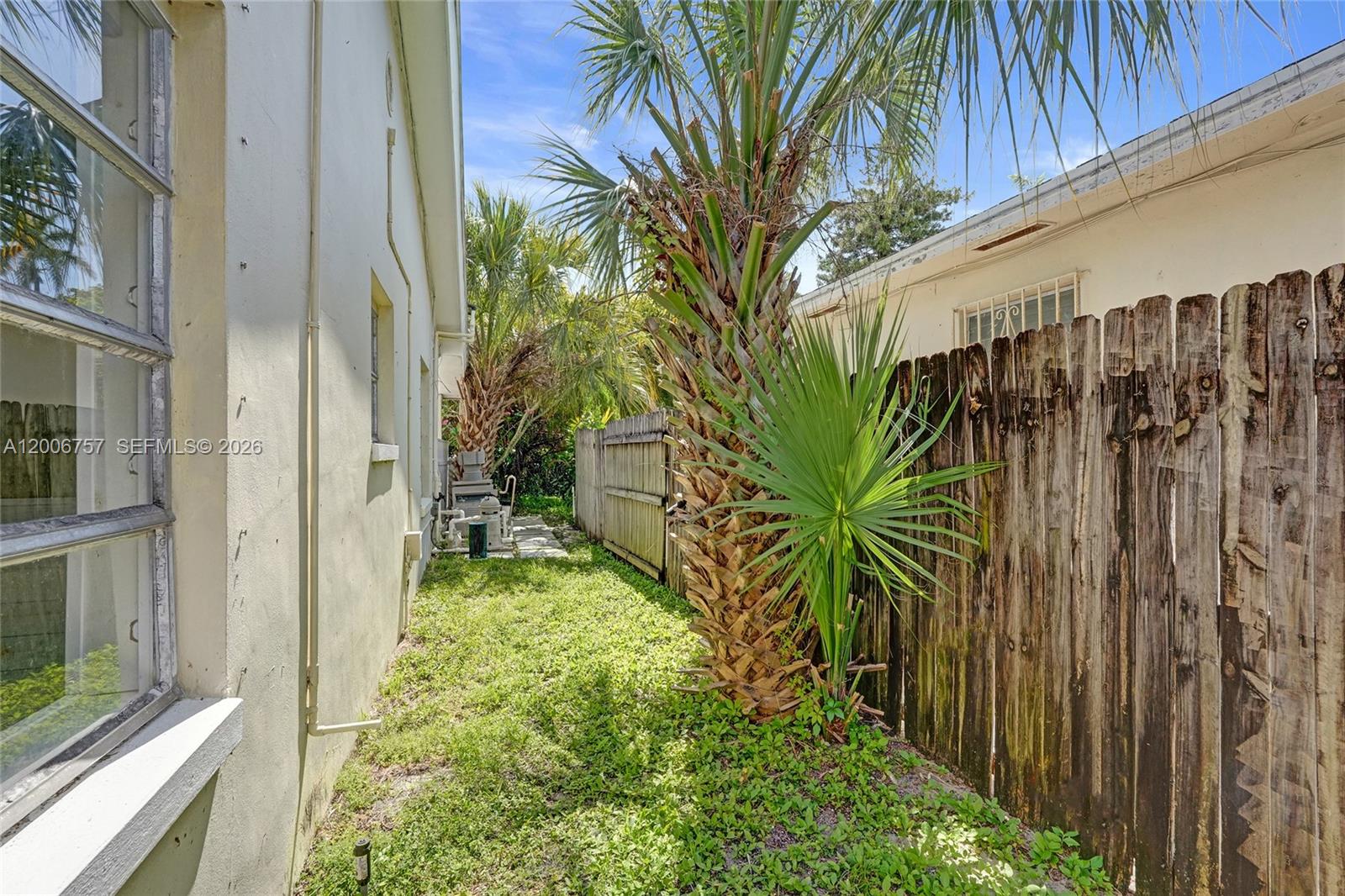 1421 S Palmway